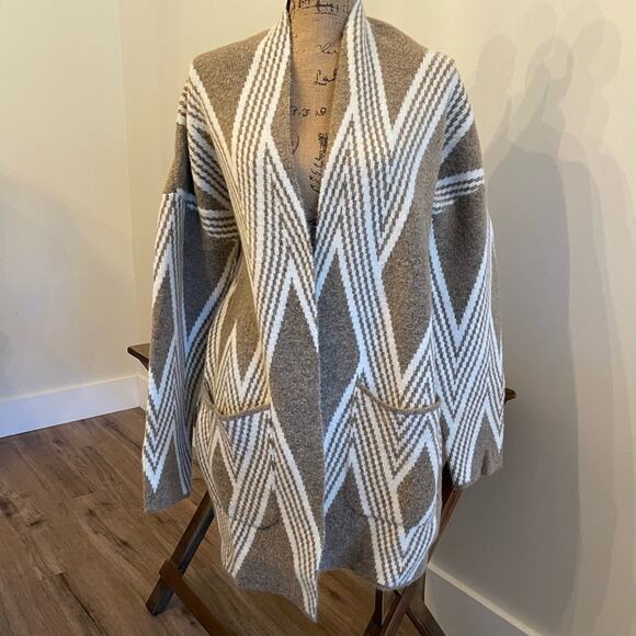 Tan & White Cardigan by Red Size Medium - Picture 1 of 3